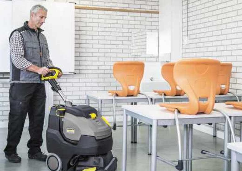 نظافت مراکز آموزشی با زمین شوی صنعتی