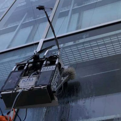 نظافت رباتیک پنجره ها و نمای ساختمان